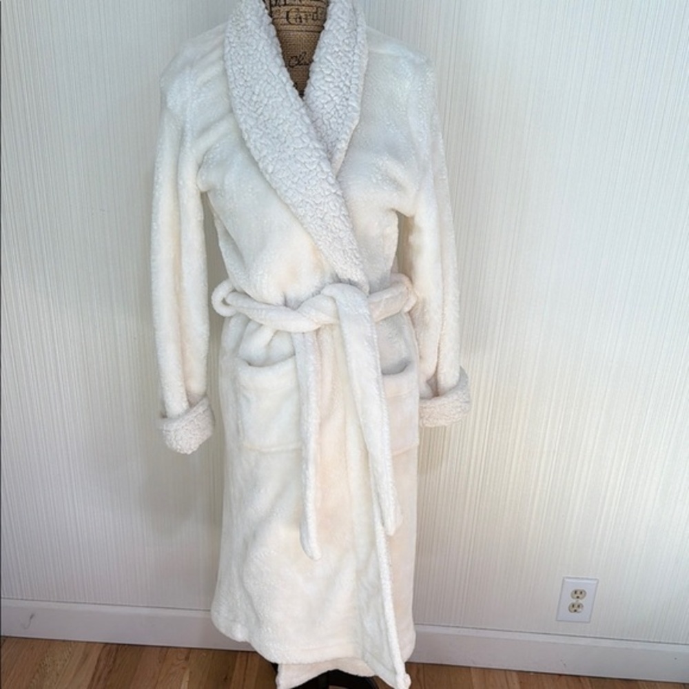 Nordstrom Lingerie White Plush Robe